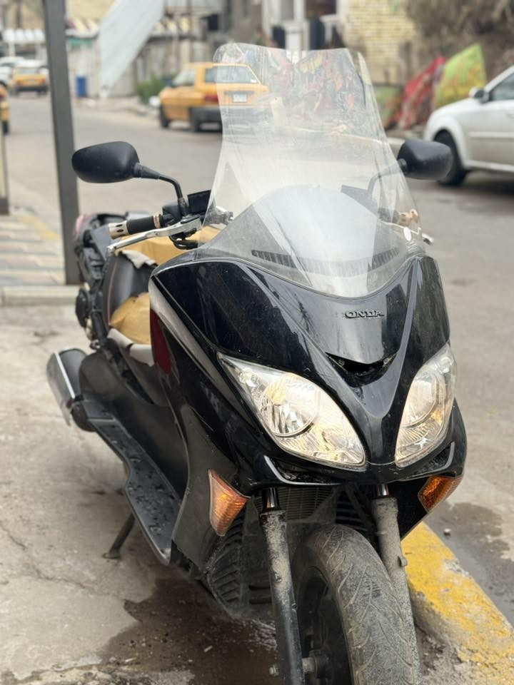 سلام عليكم 
داجه فورزه 0/8 مكينه مكفوله عميه 
داجه متروكه صار تقريبا 5 اشهر رادلها ترتيب فقط من كفرات وتبديل كلج خلفي ولويل خلفي صار بي شويه عواج من طسه ولكشن دوشمه باقي مكفوله من كلشي مكينه شلعه معدل 
كفرات اني فاحهن حتى لا يشخطن اكثر او يصير بيهم شي 
اوراق كامله داجه اني منزلها من رمبه ع ايدي ب2024
مكاني بغداد شعب سعر 1250 رقمي ***********
تريد تشتري حياك الله تعال شوف دراجه متريد لا تخابر او تكسر بسعر
