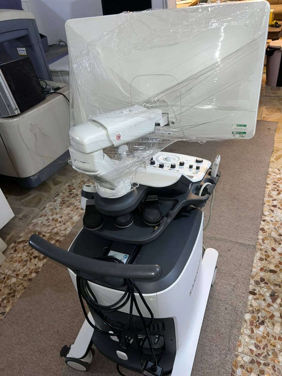 🔥 جهاز سونار Samsung حديث للبيع 🔥

📌 أداء احترافي ودقة تصوير عالية
📌 مناسب للعيادات والمراكز الطبية
📌 شاشة كبيرة HD لعرض أوضح وتشخيص أدق
📌 يدعم جميع الفحوصات العامة والدوبلر الملون
📌 تصميم عملي وسريع الاستجابة
📌 حالة ممتازة وجاهز للعمل مباشرة

✅ مناسب لفحوصات:
• النسائية والحمل
• البطن والأعضاء الداخلية
• الأوعية الدموية والدوبلر
• الغدة والمفاصل والأجزاء السطحية

💯 جودة تصوير قوية من شركة Samsung العالمية
💯 خيار ممتاز للأطباء والعيادات الباحثين عن الأداء والثقة
 للاستفسار والسعر التواصل خاص
***********:أو اتصال مباشر
🚚 إمكانية التجهيز للمحافظات

#سونار #Samsung #Ultrasound #اجهزة_طبية #اجهزة_سونار #عيادات #دوبلر #Medical_Equipment
