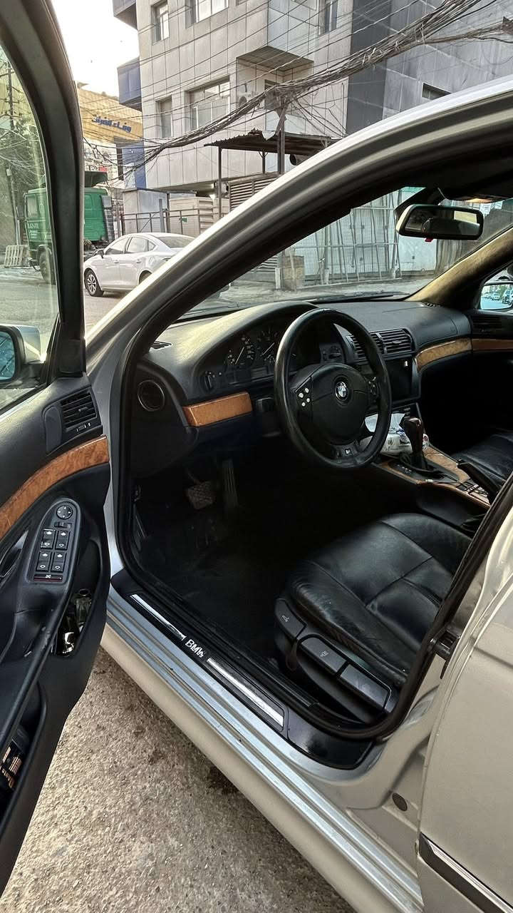 سلام عليكم
BMW 1998 بسمي السيارة مابيه يي نقص السيارة بلاديه على وضع الشركة  بيه مكانات صبغ صغار مكانها بغداد السعر 100 ***********
