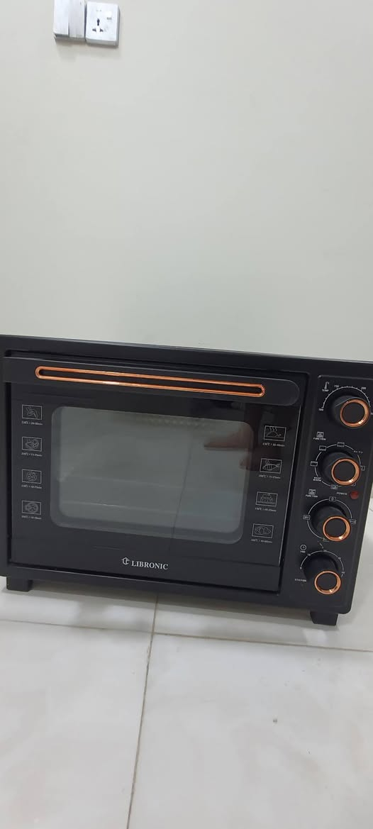 مبردة و فرن للبيع ...
١. مبردة نظام انفيرتر شركة Kenwood نظيفة جدا استعمال قليل جدا تحتوي على مكان مخصص لوضع الثلج لزيادة التبريد السعر ١٨٠٠٠٠ وبيها مجال .

٢. فرن من شركة LIBRONIC يعمل كفرن و شواية و قلاية استعمال قليل مرتين او ثلاثة السعر ١٢٠٠٠٠ و بي مجال .

المكان كربلاء 
للإستفسار الاتصال او مراسلة على واتساب الرقم : 
 ***********
