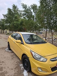 كسنت مديل 2012رقم بغداد امريكي بيه بس قبق جنطه مبدل فقط باقي سياره جاه...