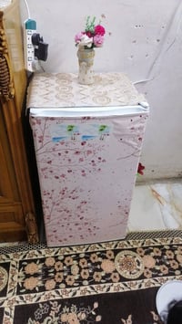 ثلاجه • نضيفه • للبيع