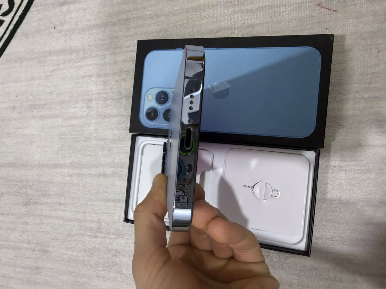 السلام عليكم
13promax 
تفحص وين ماجان نفخ وحاسبه 
بطاريه 91 
السعر ٧٠٠ بي مجال قليل 
الشراي يراسلني واتساب ***********
 مكاني الكوت
