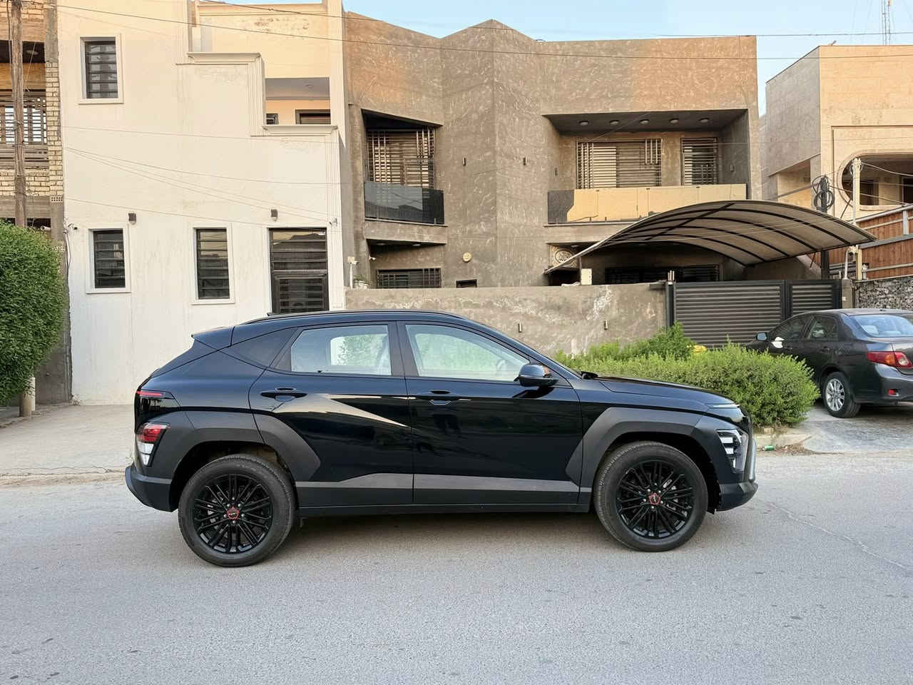 السلام عليكم 🙋🏻‍♂️❤️
للبيع هونداي كونا شكل الجديد كلياً موديل 2024 لون أسود ميتاليك دخول جديد رقم بغداد دولي بأسمي تحويل ثاني يوم هزه جديده ترقيم جديد السياره وارد أمريكي ضررها بسيط كما موضح بالصور  صبغ ربع جاملغ الأمامي الأيمن فقط بقيه سياره مكفوله من الصبغ والتبديل بدون داخل ايرباك طاك وراجع سستم بلادي السياره جديده لوك بوضع الشركه مكينه 2000 دوش كير محرك صدر تبريد مكفولات ماشيه 25 ألف ترايها زيرو أرضيات شركه وكتلوكات وسبيرها برغي مابيها نقص جديده بمعنى الكلمه

🚘مواصفات 🚘 
شاشه كبيره لمس متصل دجتيل 
عداد إلكتروني 
بصمه تشغيل تشغيل عن بعد 
بصمه أبواب أشاير ترحيب 
أشاير بالمري
كشنات تدفئه استيرن جلد تدفئه
رادارات بالمري جانبي خلفي مسار خطي سياقه ذاتيه 
توقف ذاتي عند الاقتراب امامي خلفي وجوانب 
كامره دواره 
اربع انظمه قياده 
فول تحكم استيرن اربع جهات بلوتوث حاكيه واي فأي كار بلي
ويل كب رياضي  مع تخم تاير جديد 
سايد بريك بصمه اوتو هولد

للأستفسار *********** أسيا ➡️🌸

          *********** عراقنا ➡️ 🌸

ابو علي مكاني بغداد ألبياع السعر 154 وبيها مجال سعرها مناسب وسياره حلوه وجديده بالعافيه عل ياخذها وأرقامي مذكوره بالمنشور وبيكم خير وتدللون ❤️🌹
