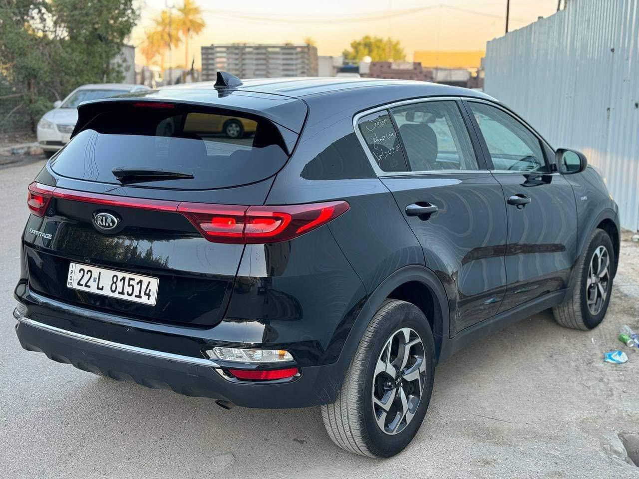 السلام عليكم سبورتج 
وارد امريكي 
موديل 22
سياره جديده 
كير مكينه خير من الله 
حادثها جاملغ امامي جهت السايق 
قطعتين تبريد 
مواصفات عاديه 
مكاني الكراده 
***********
السعر ١٩ ونص وبيها مجال
