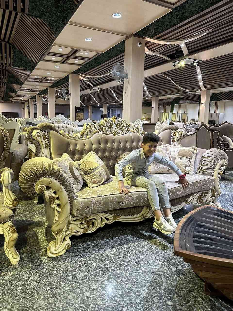 سلام عليكم تخم زان ١٠مقاعد شغل مصري ملكي استعمال قليل جدا استفسار ***********
