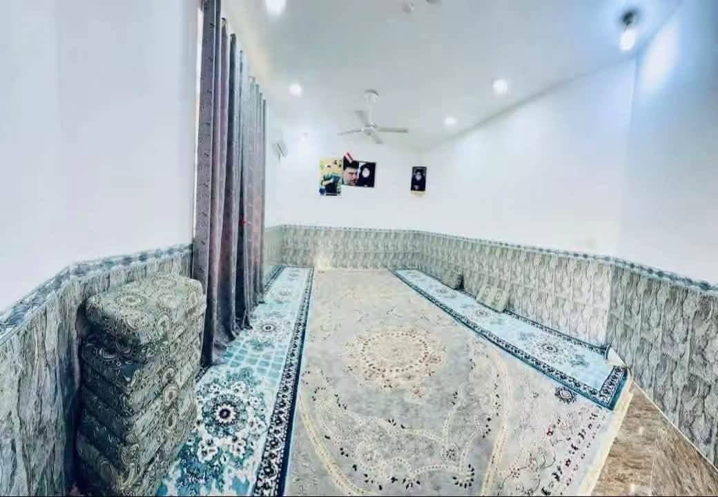 دار سكن حي الصادق المساحة276_ركن
📍حي صادق 
📍ثالث بيت على شارع 
بناء حديث وخارطه حديثه گونكريت
يحتوي البيت 
كراج +حديقة + استقبال +صاله كبيره + غرفه نوم 🛌 + مطبخ🧑‍🍳حار وبارد + مجمع صحيات داخلية وخارجية🛀
 للأستفسار يرجى الأتصال
 على الارقام التالية 
***********
#نستقبل_طلباتك مكتب الثقة
