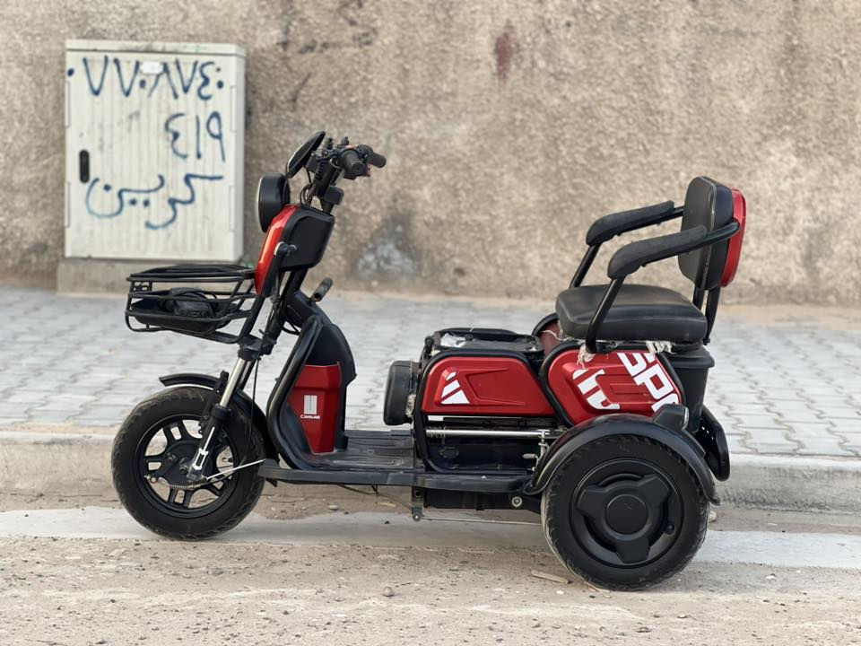 سلام عليكم شباب دراجه ثلاث عجلات اللبيع دراجه زيرو زيرو بعدها استخدامها12 فقط وصل شراء موجود دراجه بعدها زيرو كل غراضها كامله وجاهزه تجي وتفحص وشوف بعينك كل عيب ونقص مابيها. مواصفاتها تخبل 

الموديل 2026
بطاريات دبل  
النوع 3عجلات 
السرع 1.2.3
المقاعد 3 ووصير ثنين وصير نفر واحد 
تشغيل عن بعد 
جهاز انذار السرقه 
تشغيل عن طريق بصمه وسويجً 
بصمات سويجات كلها كامله 
بريكات 3 بل رجل وثنين بل أيد 
كرسي متحرك 
سله خلفيه وسله اماميه 
اشاير رباعيه
تايرات جوبلس 
بريكاتها بل مكان 
دراجه مشحونه 3 مرات فقط 

اي استفسار اتصال 

***********

العنوان بغداد
