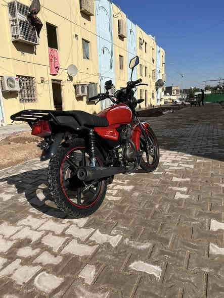 السلام عليكم دراجه(SHlNlNG)جديده مال شغل كبل تطلع بيها خير من الله تترحملي عليها تايرات جوبلس لايت زنون وبعد بيها شغلات معروضه(900)بيها مجال حك الجيه مكاني الطالبيه فلكه (83)الرقم(***********) واني بخدمتكم🩶
