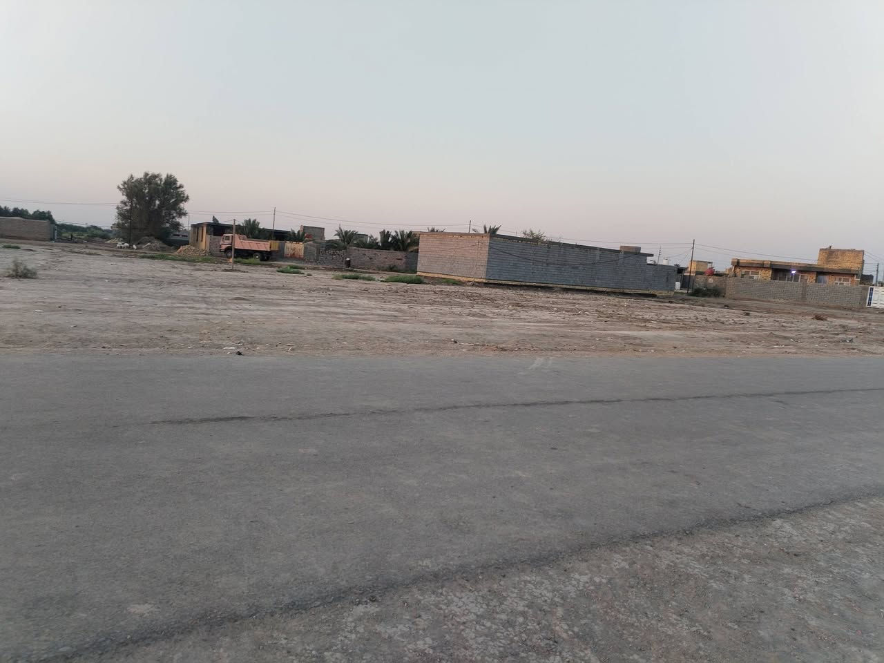 سلام عليكم قطعه للبيع مناسبه ع شارع تبليط المكان قريه سيد مناحي قريبه ع مدرسه الرسول الاعظم خدمات ماء وكهرباء ومساحته 250 /***********
