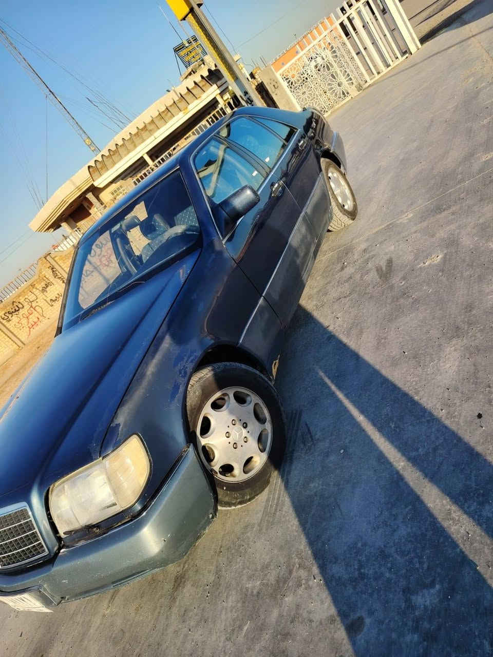 سلام عليكم  مارسدس شبح موديل 92 نضيفة كلش محرك VVt تبريد حدادية كلهة كاملة رقم بسمي سعر 50وبيهة مجال سيارة مال جناي ***********
