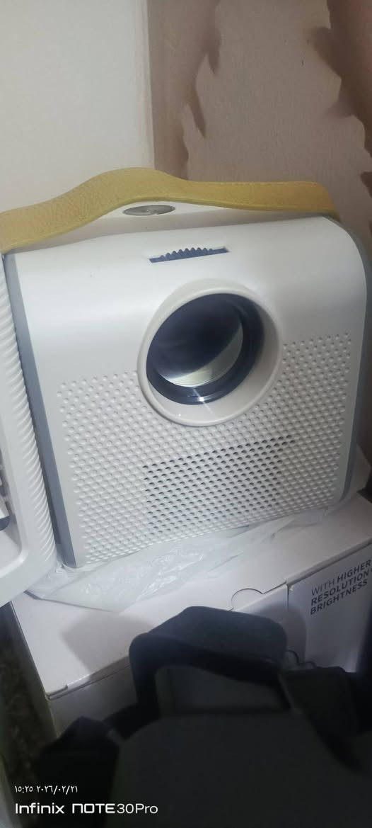 📽️ الدقة: غالباً 720p (يدعم 1080p إدخال)
💡 الإضاءة: تقريباً 1500 – 3000 لومن (مناسبة لغرفة مظلمة)
📏 حجم عرض الصورة: من 30 إلى 120 إنج
🔊 سماعة مدمجة
🔌 منافذ: HDMI – USB – AV – مدخل ذاكرة
📱 يشتغل على:
ريسيفر
بلايستيشن
لابتوب
موبايل (عن طريق كيبل HDMI)
🎒 قابل للحمل وخفيف الوزن
قيم واخذ 
اعلى سعر مع توصيل ادخله خاص


**إذا كنت صاحب هذا الإعلان وتريد حذفه لأي سبب، رجاءا أرسل رسالة إلى الدعم الفني**