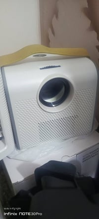 بروجيكتور محمول • ٧٢٠p • ١٥٠٠–٣٠٠٠ لومن