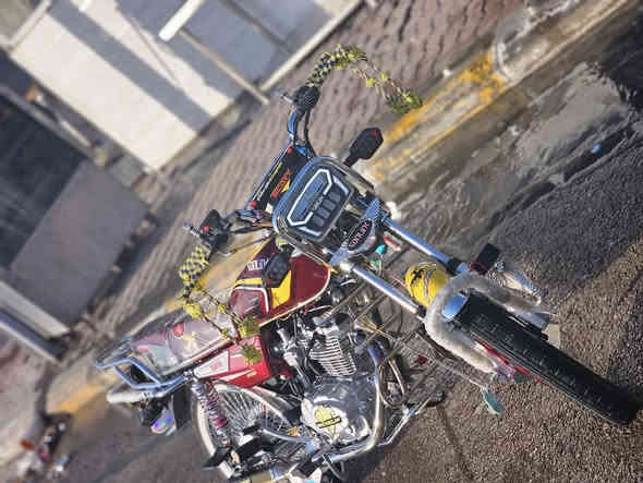 سلام عليكم دراجه للبيع موديل 2025بعده جديده نضافه 100% خدش مابيه فول كماليات مجنبزه عل اخير ماعايزه برغي دير بنازين وطلع تجي {5}نمر بدون سلف نضام اربعه كير اخوان الدراجه متعوب عليه لمو شراي ليكسر بحلال ناس ***********
