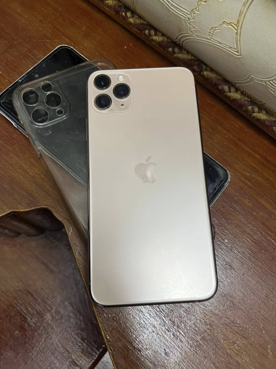 سلام عليكم

ايفون 11برو ماكس للبيع بطاريه 100مستبدله شرق اوسط دبل سيم كارت كامل ملحقات العنوان ميسان مكلف بل نشر 

متواجد واتساب 

صاحب المبايل***********
