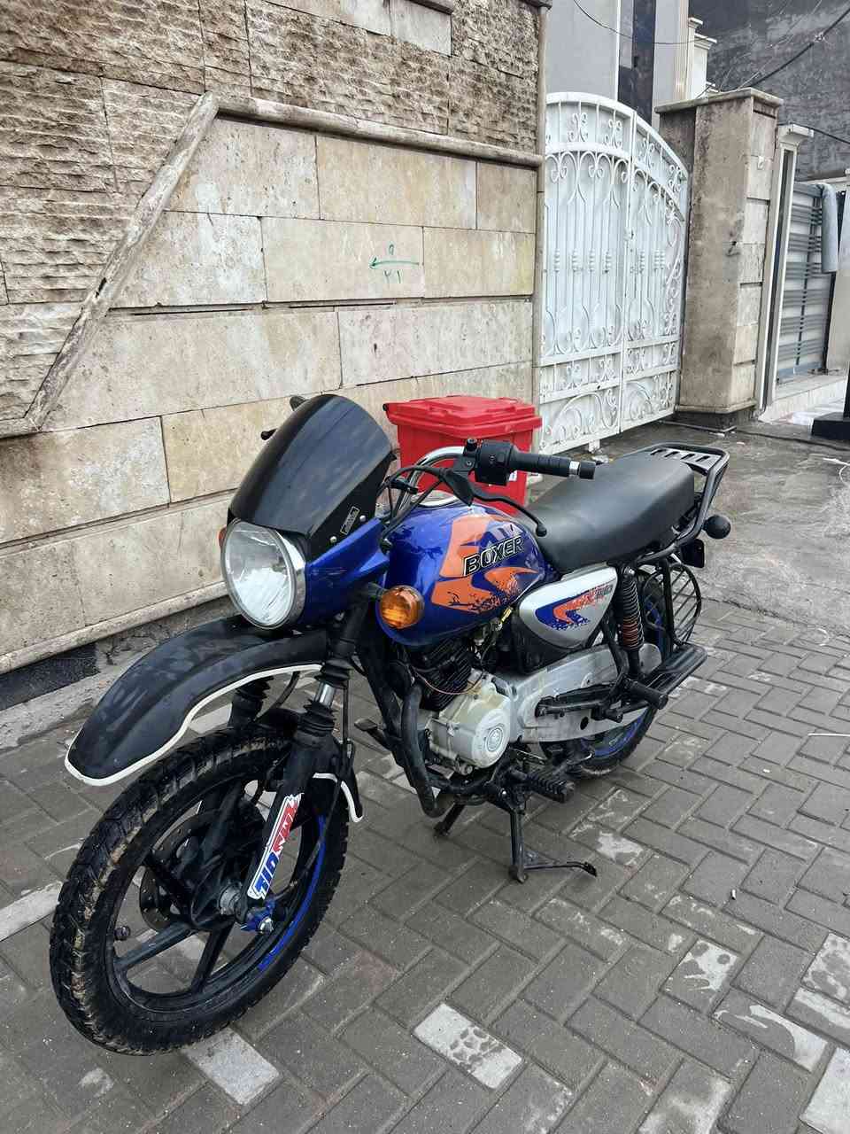 سلام عليكم 
دراجة بوكسر جبلي 23 اوراق اصولي
دراجة بيها خيط تبخير
سعر مليون وبيها مجال شراي اتصل 
***********
