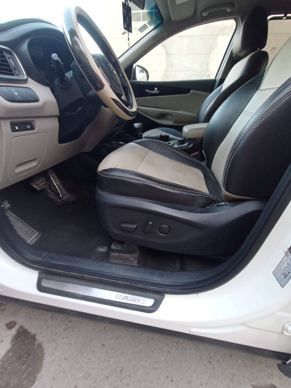 كيا سورنتو 2018 خليجي شكل ال20
6سلندر 7 راكب 
رقم بغداد الدولي بسمي هزتها جديدة 
لون ابيض 
المواصفات
السيارة فول مواصفات واحد على واحد
صندوق كهربائي ذكي يفتح عند الاقتراب
كشنات جلد 
بانوراما 
4 انضمة قيادة 
سايد بريك بالرجل 
بصمتين: تشغيل وتقفيل 
بردات خلفية بلادية
كشنات الامامية 2 كهربائية
مري شفط مع القفل 
كامرة خلفية
حساسات امامية وخلفية
تحكمات استيرن فول 
تبريد 3 قطع ثلج 
علامة سورنتو بالدوسة 
لدات امامية 
لايت زنون اصلي 
اشاير بالمري 
ويل اكروم 19
وباقي المواصفات معروفة 

ماشية 60 الف كيلو استعمال شخصي

الســعــر 225$ وبيها مجال قليل

كير ومكينة وصدر وحدادية وتبريد خير من اللة على وضع الشركة 
السيارة بيها صبغ بنيد فقط وكعت علي طابوكة وصبغته والباقي مكفول كفالة عامه 
البصمة الثانية ممستخدمة/ كتلوكات الشركة موجودات 
سيارة جديدة وجاهزة مابية اي نقص 

مكان السيارة الانبار فلوجة الاستفسار على الرقم 

***********

الشراي يتصل ويدلل
