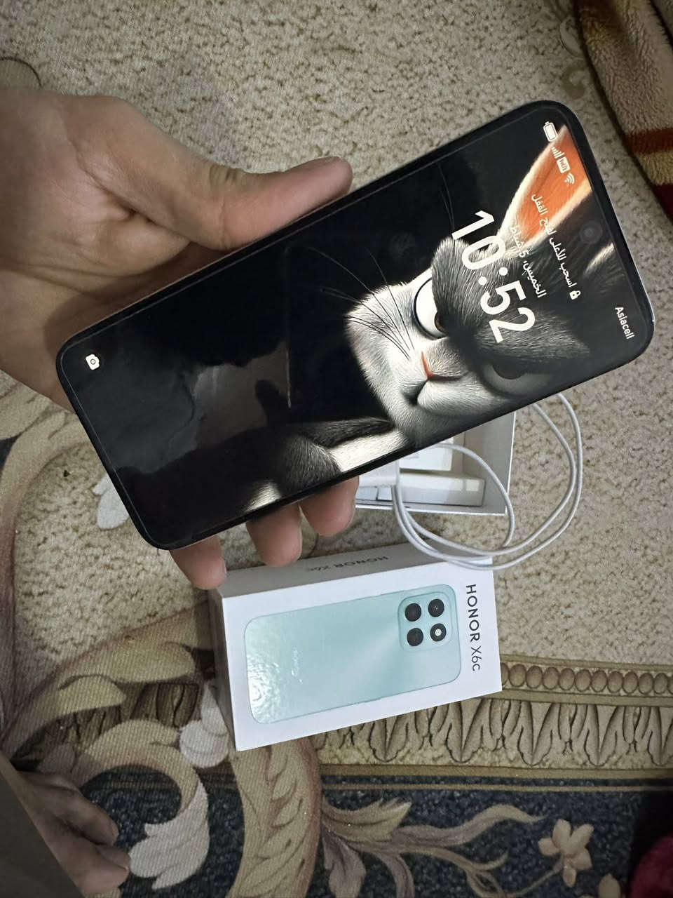 السلام عليكم … هونر للبيع استخدام شهر واحد الذاكرة 128 كارتونه وشاحنه ملحقاته نضافه 100‎%‎ للبيع بسعر 130 الف 
مكاني البياع او الجادرية لتواصل وتساب ***********
