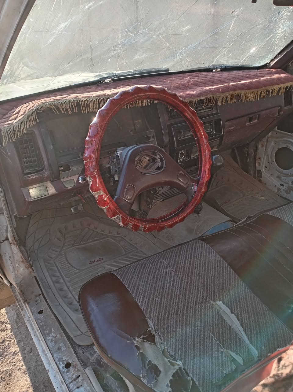 السلام عليكم سياره بيكم للبيع موديل 89 رقم بغداد صدامي مالكها متوفي السعر 15 ورقه  مكان بابل الاستفسار على هذا الرقم ***********
