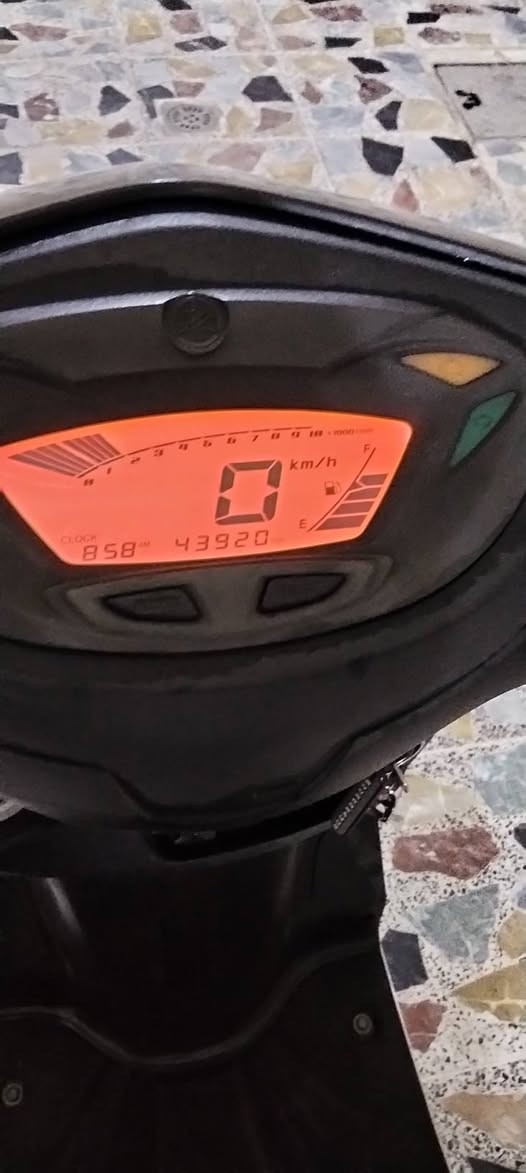 سلام عليكم دراجه جيتي ار للبيع دراجه برغي ما مفتوح بيهه لون ازرك
***********
