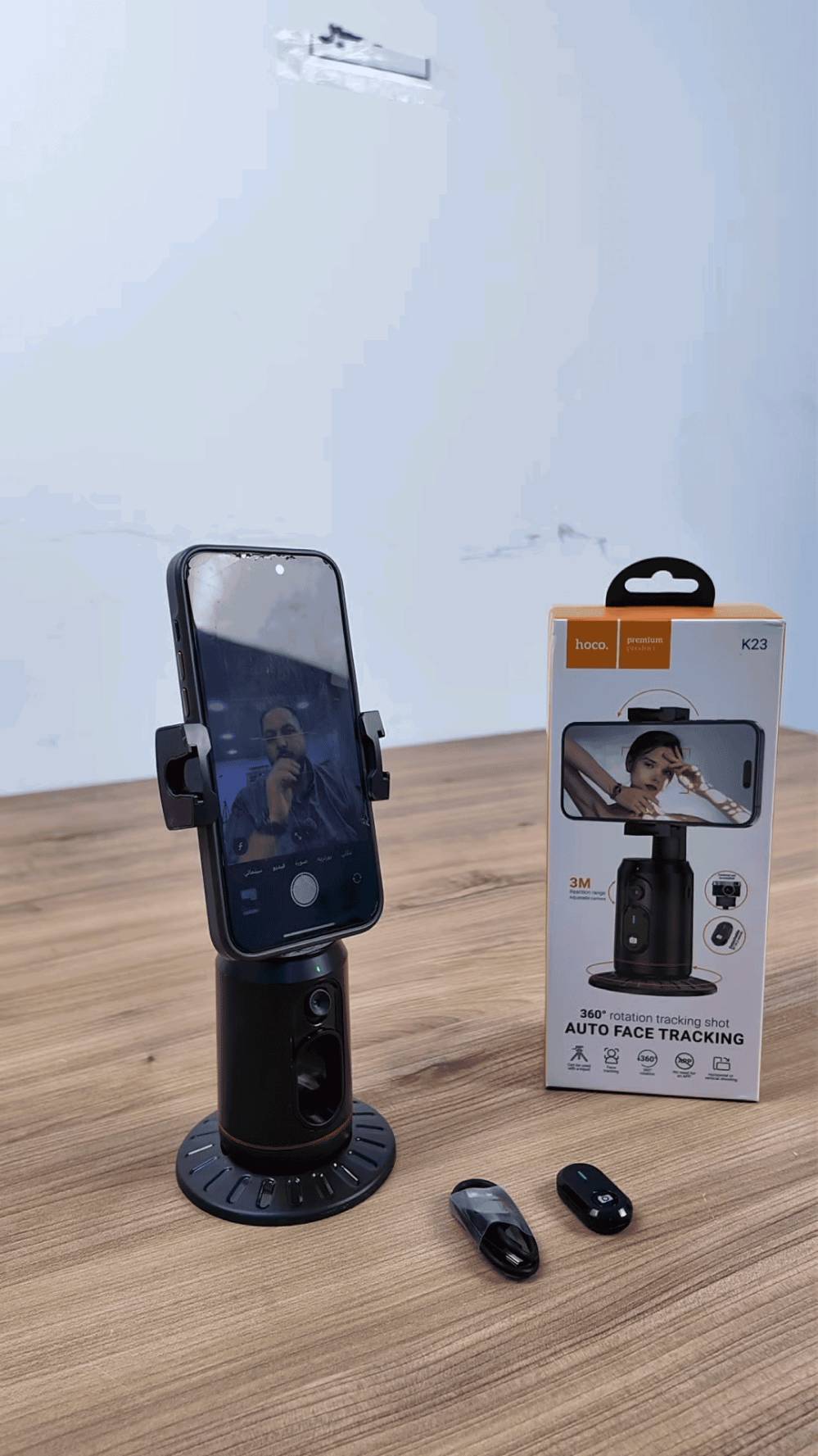 ستاند تصوير رائع مع جهاز تتبع أوتوماتيكي، يوفر لك القدرة على تصوير مقاطع فيديو بجودة ممتازة وتحكم سهل عبر تطبيق. يأتي مع تصميم أنيق وأنيق بلون أسود، مما يجعله مثالي لجميع أنواع التصوير سواء الداخلي أو الخارجي. مثالي لأصحاب المحتوى على وسائل التواصل الاجتماعي أو تصوير اللقاءات الشخصية عن بُعد.