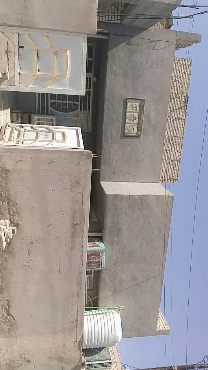 السلام عليكم بيت 150 متر مربع قاطين موقع البيت الحسينيه الراشديه خدمات مصقط اب شارع حسينيت الزهراء ابصف الركن بيت جاهز للسكن التفاصيل البيت داخل التصوير للستفسار اوسعر اتصل علا رقم الهاتف ( ***********).
