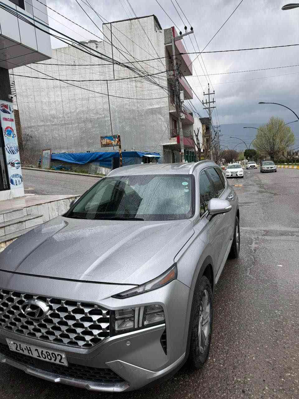 هۆندای سەنتافی ٢٠٢١ فول مواسەفات بەس پانۆراما نییە مەکینەی ٢٠  ە ٨٩ هەزار کم رۆشتووە جامنتای پشتەوەی بۆیاخە بێ ئێرباگ و ناووە  پەلە کارتەکی هەیە و لەگەل پیدیارێکی بچوک گێر و مەکینەو تەقەو رەقەی بەشەرت  هیچی نەکراوەتەوە نرخی ١٩٥ وەرەقەو کەمێک مەجال سەنەوی تا ٢٠٣٠ نوێیە سەنەو پلاستیکە 
*********** سوران, أربيل
