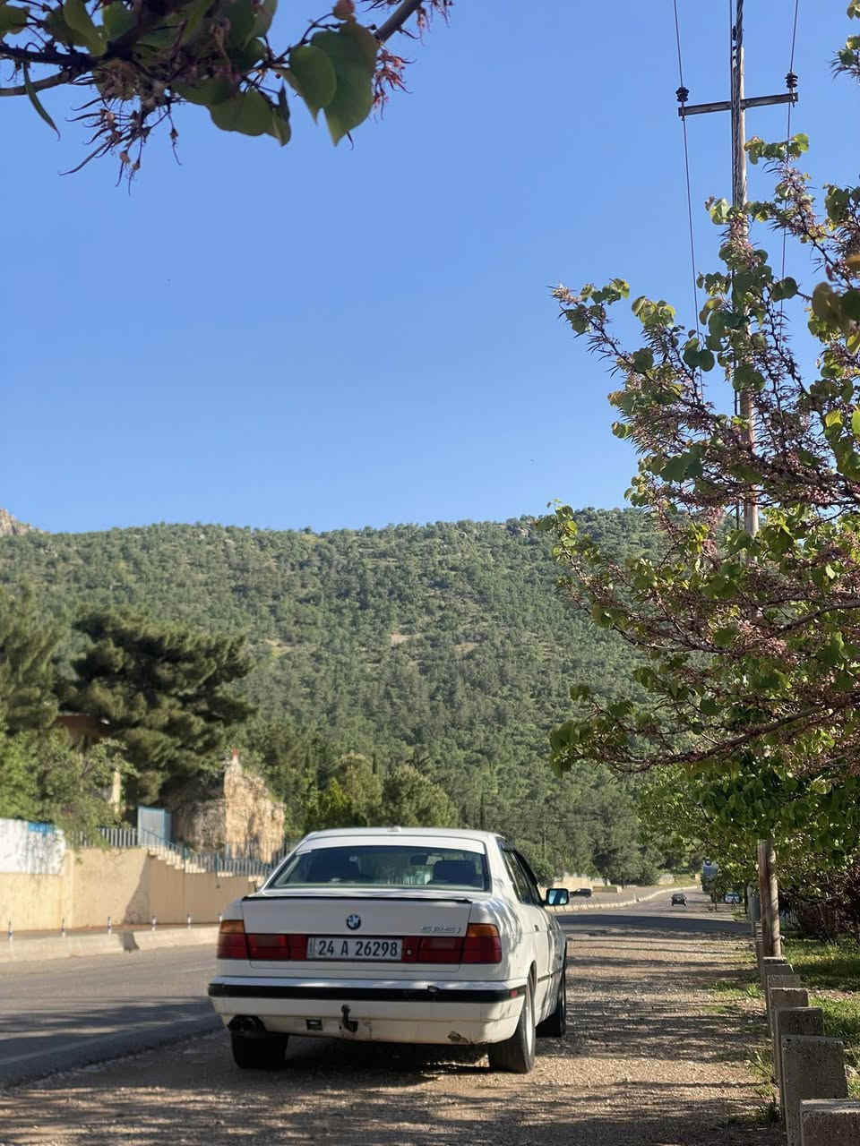 BMW 525 1993
بي ام ٥٢٥ موديل ١٩٩٣ اوتوماتيك 
رقم دهوك
هزة وسنوية جديدة 2030
بدون دعم بدون صبغ
مكينة وحدادية جاهزة
تبريد شغال ثلج
شاشة بلوتوث
لايت زينون

سعر 7,300$ مجال بسيط
***********
***********
شراي يتصل واتساب موجود
