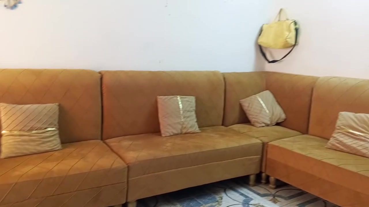 ديوان خمس قطع جديد سعره 250الف
للاستفسار ***********
