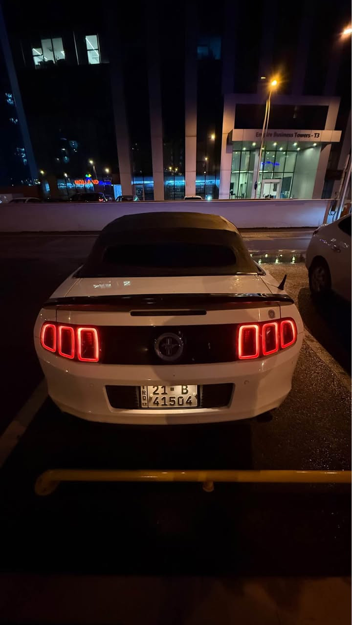 موستانگ ٢٠١٣ سفری ئێرەیە سەیارەکە

سەیارەکە زۆر خاوێنە مەسرفی تێدا نیە کەشفی مەزبوتە 
گێرو مەکیناو کارەبایەتی بە شەرتەو مەزبوتە
بەرمەجەی پۆپ بانکی لەسەرە 
تایەو ویلی نوێیە و خاوێنە
٣ پارچەی پێشی هەیە بێ ئێرباگ  بێ ژورێ
بە ناوی خۆمەو هەزەو سەنەوی رەقەم نوێیە.

ژ.م*********** أربيل, العراق
