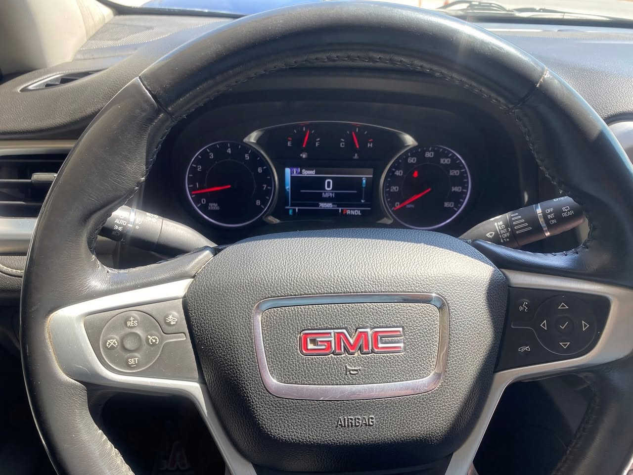 ‏GMC ACADIA SLT 2018
جمسي اكاديا SLT
عداد المسافة 76,000 ميل 
 محرك ستة سلندر 3,600
اللوحة :بغداد  
نوع الحادث :الباب خلف السائق 
والحادث موضح بلصور 
_____________________________
المواصفات : 
1- بصمة
2-شاشة  مع كامرة خلفية دوارة
3-حساسات امامية 
4-كشنات جلد
5-تدفئة بلكشنات والستيرن
6-الكشنات الخلفية فصل ملكي
7-جنطة كهرباء
8-حساسات خلفية
9-سستم صوت 
10-سايد بريك بصمة
11-سبعة راكب
12-تبريد 3قطع 
13-كشنات المقدمة كهرباء
14-محرك السيارة 6 سلندر 3600
15 عداد السيارة 76الف ميل
16-رادارات جانبية(حساس الاجتياز الجانبي)
وبقية مواصفات ال SLT المعروفة
——————————————————-
للاستــــــفسار↓↓↓ الاتصال بصاحب السيارة ↓ 
***********
واتساب واتصال متوفر 
-----------------------------
المكان↓^↓
الديوانية 
-----------------------------
