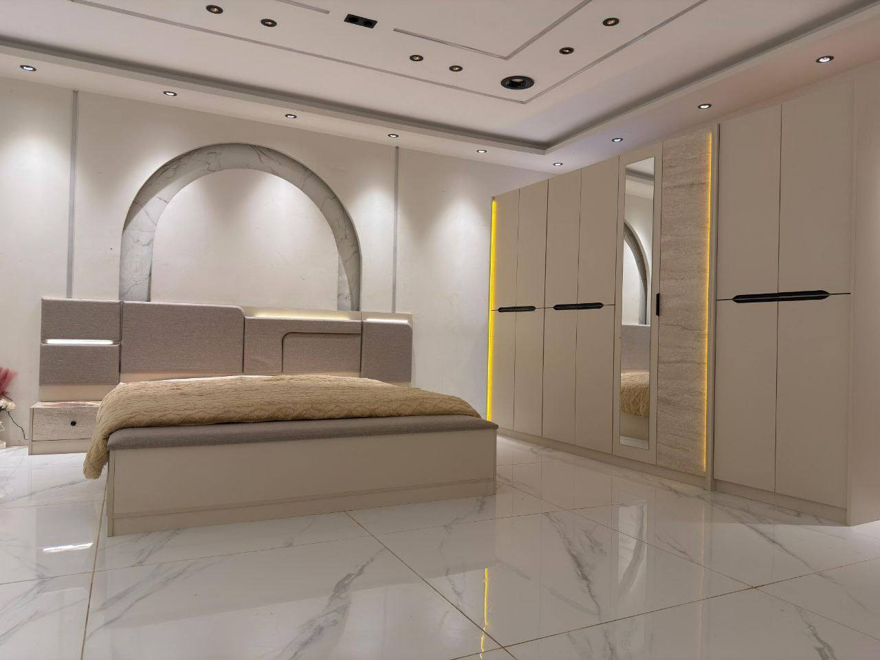 *موديل لوفين ☝🏻*                   

*10 قطع              كنتور3متر*

✅ السرير مخزن 
✅ الميز تواليت الضخم
🥇  
✅متكونه من ١٤ باب 
✅ برغي  حديد 
✅ قياسات ضخمه 
🥇 إناره بل كومديات 
🥇 إناره بل كنتور 
🥇 إناره في الميز تواليت 
🥇ابواب المنيوم 

*ملاحضة اضافة فاترينة*

السعر مليون و200  الف 

شد ونقل 
- بغداد مجاناآ
- ⁠اطراف 20 الف 
- ⁠محافظات 100  الف


**إذا كنت صاحب هذا الإعلان وتريد حذفه لأي سبب، رجاءا أرسل رسالة إلى الدعم الفني**