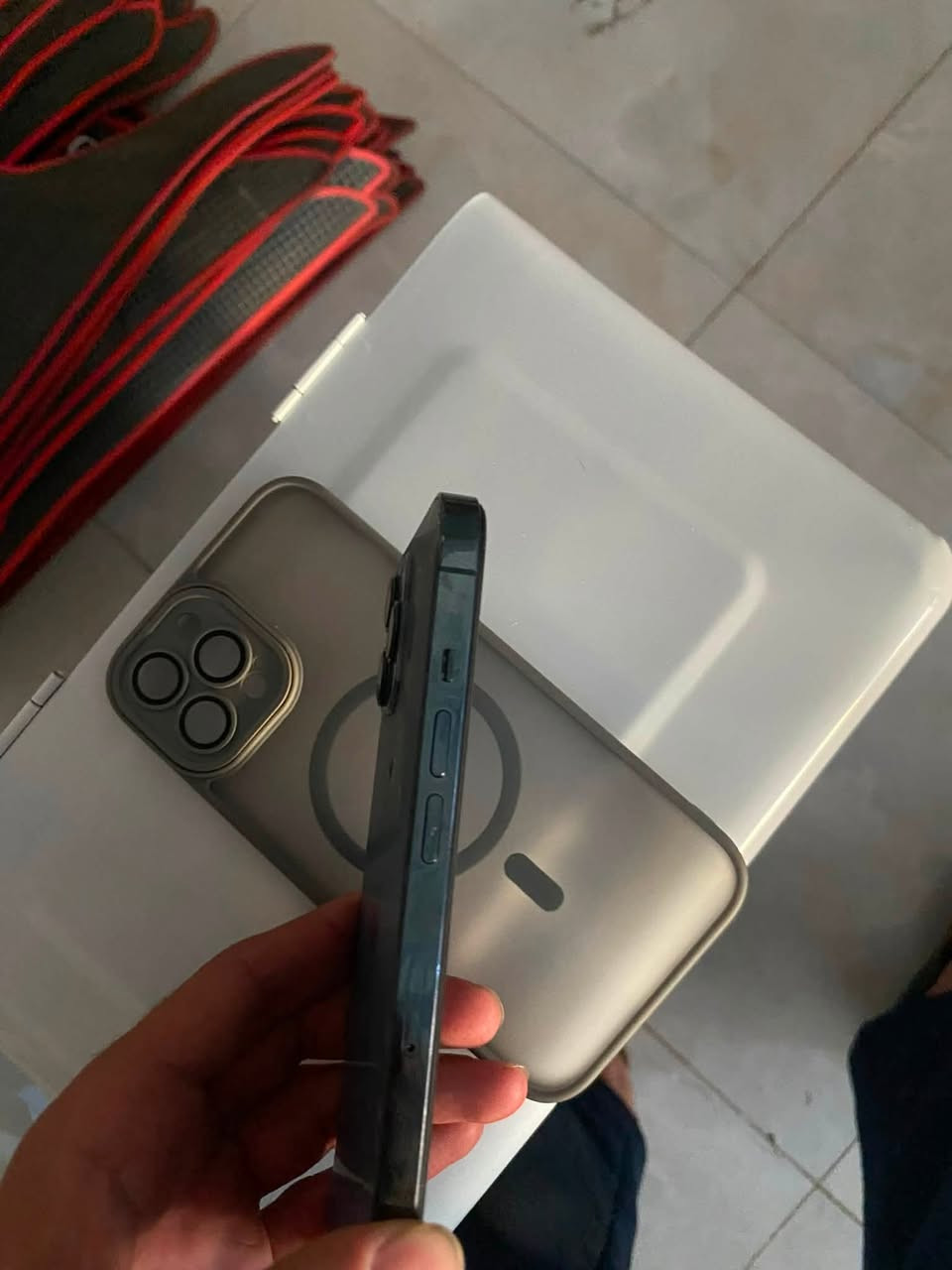 ايفون 12 برو ماكس ذاكره 256 مبدل شاشه وبطاريه كلش راقيات وعلى الفحص مراوس ب13 عادي او بيع مكان كوت زين القوس متواجد خاص او ***********

