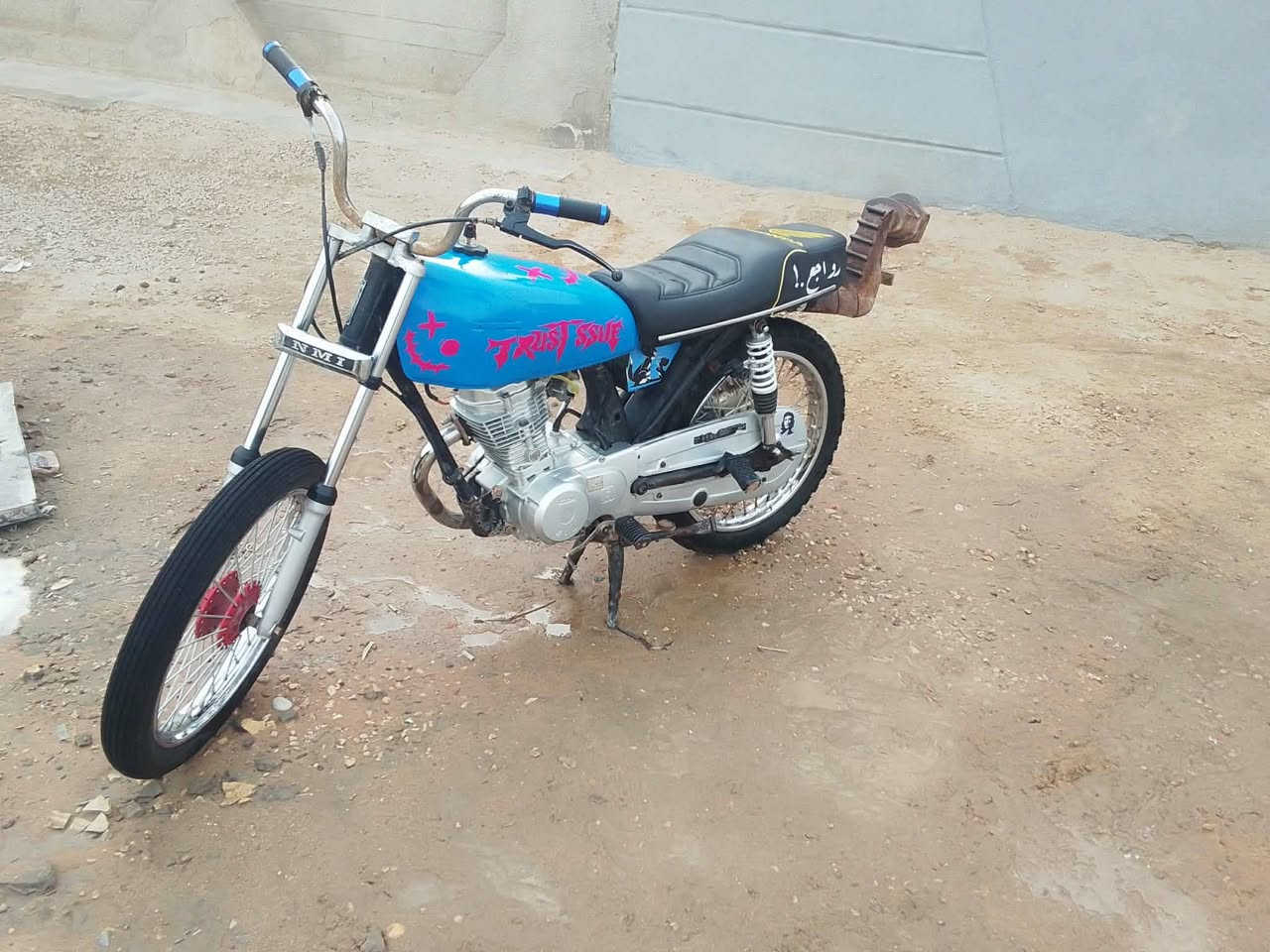 سلام عليكم دراجه نامه تعمير 25 شاصيه نامه شلامجه موديل 23 أوراق بس مكينته امتياز الدراجه جديد واحله من الصور شرط شلعه ومعدل وفصله مكينه ناعمه تخبل السعر 500. وبيه مجال العنوان حله شارع 80 الرقم ***********
