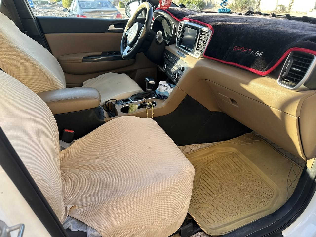 السلام عليكم
سبورتج فول مواصفات 

الموديل 2019 شكل ال2020 بلاد  لون ابيض صدفي 

المواصفات :

محرك الفين 2.0 دوش

سقف بنوراما 

هاندر بريك بصمه

 + اوتو هولد 

+ مانع نزلاق 

+ مانع نحدار 

+ مود درايف 

لد نهاري امامي 

صندوك كهرباء + ذكي 

شاشه كار بلي

تبريد بيانو  

كراسي جلد + كراسي كهرباء 

شاحن هاتف  امامي وخلفي  

لايت  لد نهاري زينون + بروجكتر زينون 

8 ايرباك 

حساس امامي + حساس خلفي 

+ حساس مطر ماسحات  + حساس لايت 

تبريد قطعتين

ويل كب كبير

نيكلات دوس كروم 

وترحيب عند الاقتراب بالابواب 

الجنطة تفتح كهربائي عند الاقتراب منها

وبعد هواي مواصفات

١١٠٩١٦ ماشية

السعر ٢١٩$  

السياره جدا نضيفه وجديده بالعافيه ع ياخذها

عنواني السماوه مركز المدينه 

متواجد فيس وات ساب ٢٤ساعه 

***********
