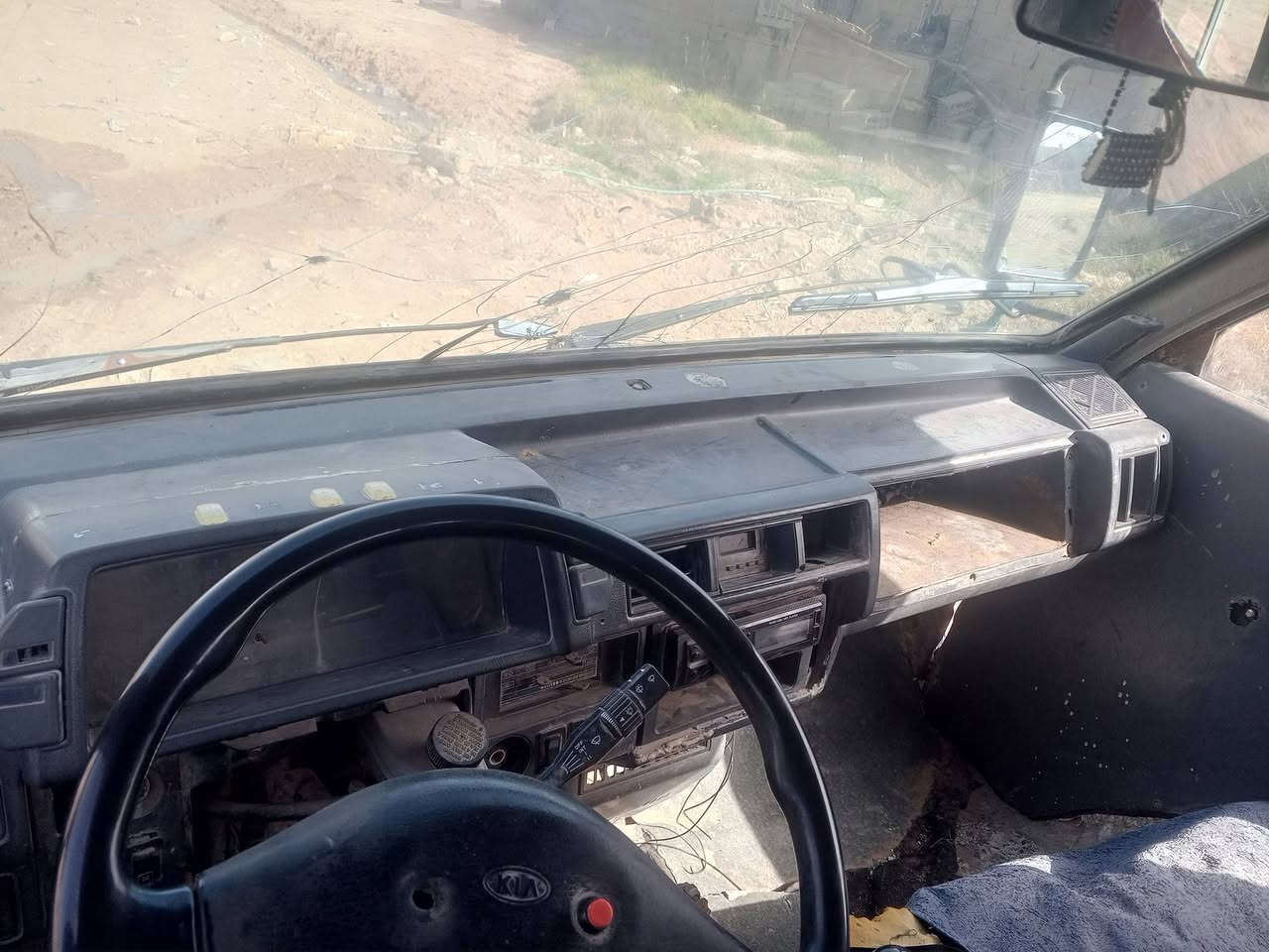 سلام عليكم سياره كيا بسته للبيع مكينه وكير واكسن خير من الله بور شغال رقم بقداد. سنويه عضم عاج السعر ١٢ ورقه وبيها مجال بسيط مكان واسط الكوت ***********
