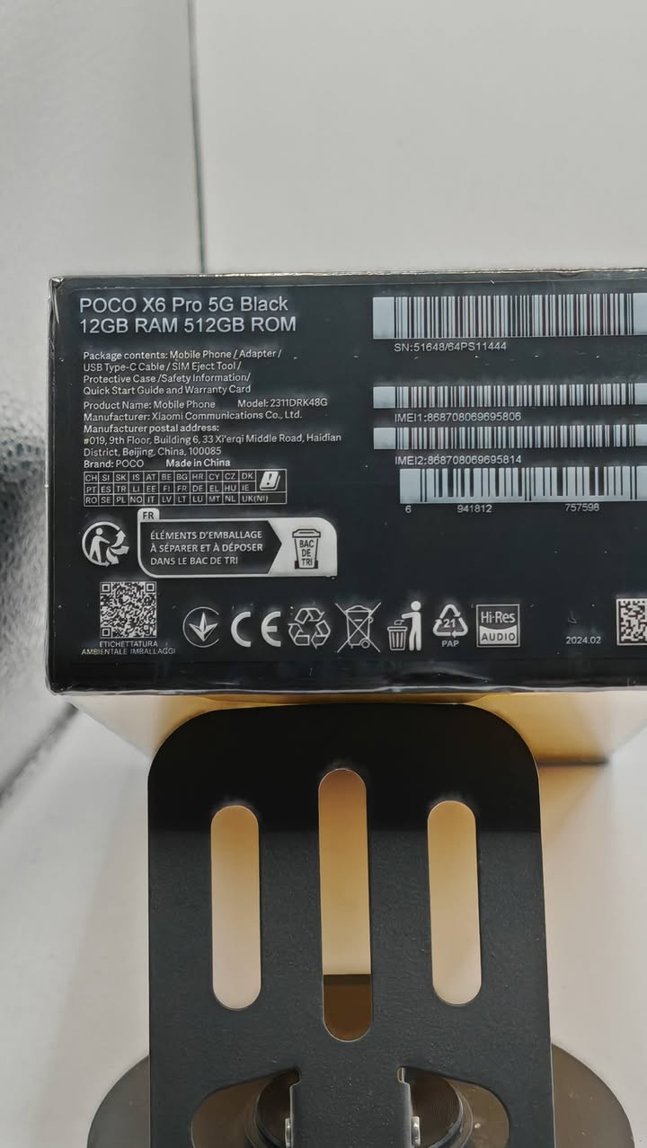 ​[إعلان بيع موبايل POCO X6 Pro 5G - النسخة الكاملة]
العنوان: وحش الألعاب وصل.. POCO X6 Pro (12GB/512GB) جديد جديد بالسليفان (زيرو)! 🚀🎮
​إذا كنت تدور على جهاز يجمع بين الأداء الخرافي، الذاكرة العملاقة، والسعر المنافس، فهذا الجهاز هو خيارك الأخير. موبايل POCO X6 Pro نسخة الـ 12GB RAM و 512GB ROM، الجهاز "جديد زيرو" بعده داخل السلفان (تغليف المصنع الأصلي) ولم يُفتح أبداً.
​المواصفات التقنية (جبارة بكل معنى الكلمة):
المعالج (قلب الجهاز): يأتي بمعالج MediaTek Dimensity 8300-Ultra، وهو معالج فائق الأداء يقدم سرعة جبارة في الألعاب والتطبيقات الثقيلة، وينافس أقوى أجهزة الفئة العليا.
​الذاكرة والتخزين: نسخة الـ 12GB من الرام لسرعة فائقة في التنقل، مع ذاكرة تخزين عملاقة 512GB تكفي لكل ملفاتك وألعابك بدون تفكير.
​الأداء والألعاب: الجهاز "ملك الألعاب" بلا منازع؛ يشغّل ببجي، كول أوف ديوتي، وأحدث الألعاب على أعلى إعدادات جرافيك وبسلاسة خرافية وبدون أي حرارة مزعجة.
​الذاكرة والتخزين: نسخة الـ 12GB من الرام (لسرعة فائقة في التنقل بين التطبيقات) مع ذاكرة تخزين ضخمة 512GB (تخزن كل صورك، فيديوهاتك، وألعابك الثقيلة بدون ما تشيل هم المساحة).
​الأداء والألعاب: الجهاز يعتبر "ملك الألعاب" في فئته، بفضل معالجه المتطور، يشغّل أقوى الألعاب (ببجي، كول أوف ديوتي، وغيرها) على أعلى إعدادات جرافيك بدون أي "تلكؤ" أو حرارة مزعجة.
​الشاشة: شاشة بمواصفات سينمائية توفر ألواناً واضحة ودقة عالية، مثالية للألعاب ومشاهدة المحتوى بدقة مذهلة.
​البطارية والشحن: بطارية تدوم معك طوال اليوم مع دعم شحن سريع جداً يرجعك للعب بأسرع وقت.
​الشبكات: يدعم تقنية الجيل الخامس 5G لضمان أسرع اتصال بالإنترنت في ألعاب الأونلاين.
​ليش تشتري هذا الجهاز؟
​جديد زيرو: الجهاز داخل السلفان (تغليف الشركة)، يعني أنت أول شخص يفتحه.
​مواصفات الفئة العليا: نسخة الـ 512GB/12GB هي الأقوى، ومستحيل تواجه مشكلة بذاكرة الجهاز.
​أداء مقابل سعر: POCO X6 Pro معروف عالمياً بأنه الجهاز اللي يكسر أرقام الأداء القياسية مقارنة بسعره.
​السعر خاص يوحد توصيل لجميع المحافظات.


**إذا كنت صاحب هذا الإعلان وتريد حذفه لأي سبب، رجاءا أرسل رسالة إلى الدعم الفني**