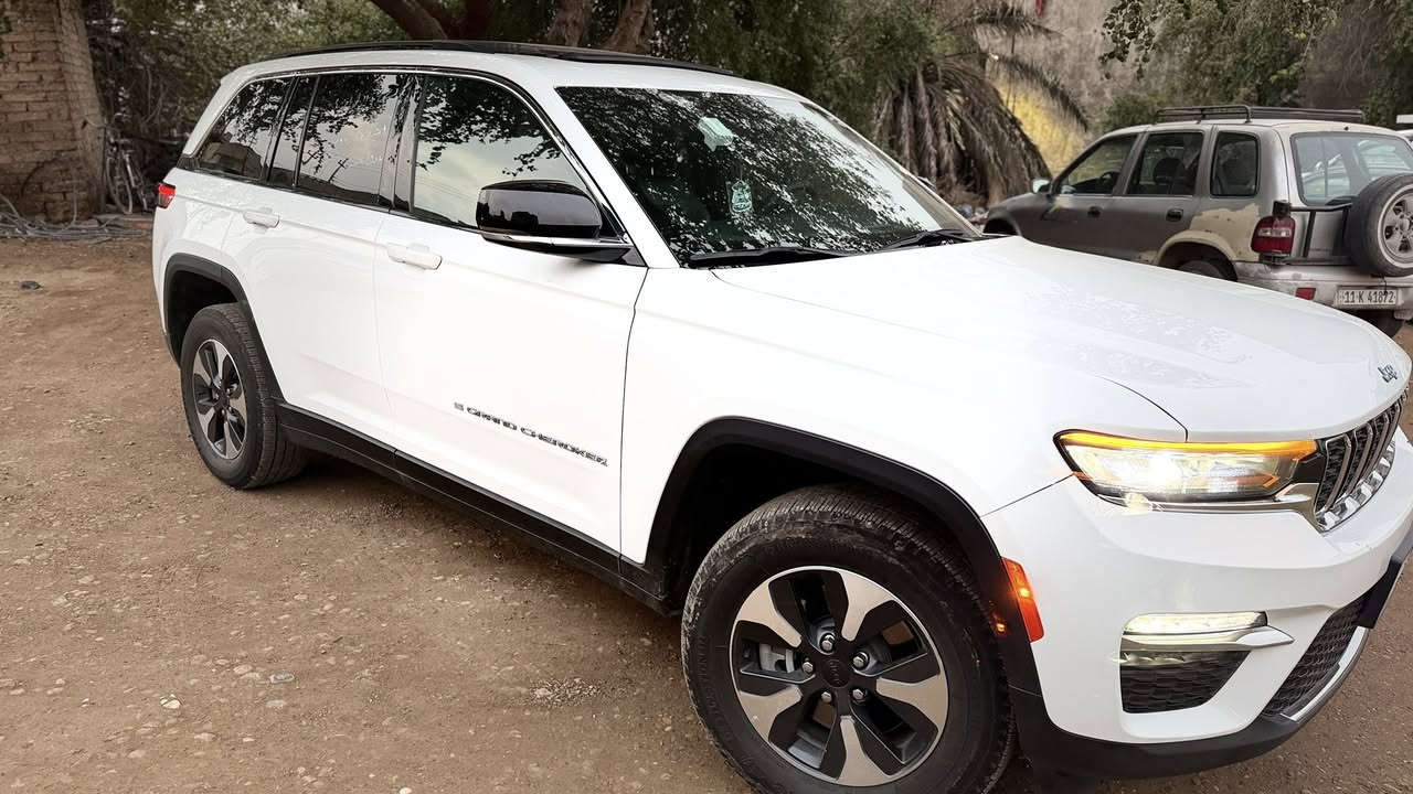 سلام عليكم للبيع افضل سعر موجود في العراق رقم الشاصي // 1C4RJYB61R8520582
جيب كراند شيروكي هـايبرد الون ابيض 2024 
كفالة عامة كلين تايتل بدون صبغ بدون حوادث كفالة
ثلاثة انظمة السيارة هـايبرد وشحن وبانزين 
دخول جديد منفيس ثاني يوم احولك والرقم معفي بلاش
فول مواصفات مع كاملة العدة والشاحن الاصلي الخاص 
موقعي ديالى بعقوبة 
***********
