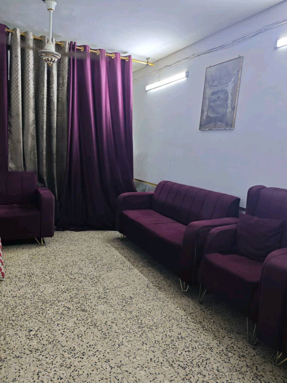 السلام عليكم 
متوفر بيت للبيع طابو صرف بغداد الشرطة الخامسه 
مساحته ٨٠ متر يتكون من طرمة وهول كبير ومطبخ و صحيات وترك و الطابق الثاني غرفة نوم و بالكونه وسطحين رايدي ب ١٢٥ مليون وبي مجال للشراي 
للاستفسار اكثر يرجى الاتصال 
‏‪***********
‏‪***********‬‏