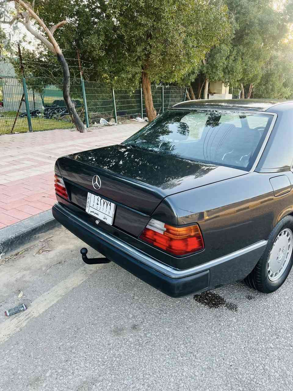 سلام عليكم 
مارسدس دب للبيع رقم بابل بسمي 
موديل 1990 
محرك محور VVT 3000.  كير ومحرك جدد
حداديه جديده  اريل كهربائي
جام تحكم كهرباء 
تبريد عوزه بس غاز 
السياره جاهزه من كلشي 
السعر 77 وبيه مجال 
للاستفسار ***********
