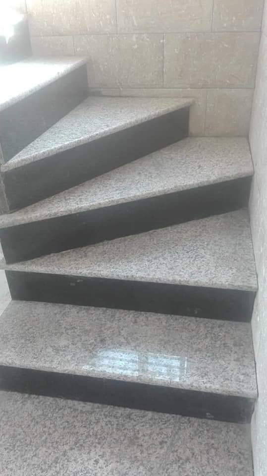 خلفه سيراميك ارضيات و جدران شغل نظيف ودرجه اولى من بغداد اسعار مناسبه ***********
