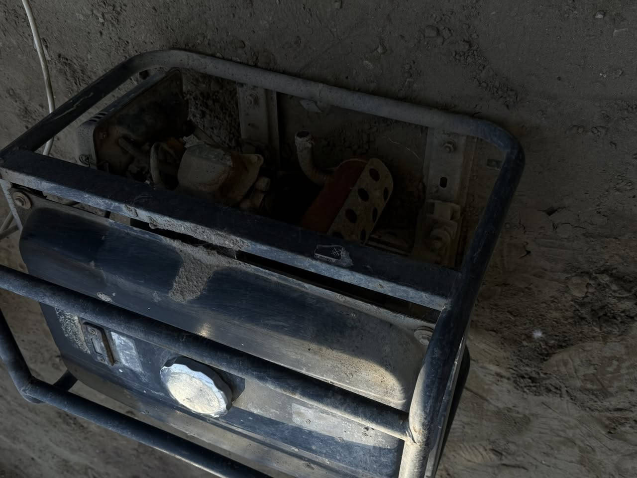 سلام عليكم مولده للبيع نضيفه ١٠ أمبير نوع استرا شغاله
المكان بغداد
السعر ١٠٠ الف وبيه مجال 
للاستفسار ***********
