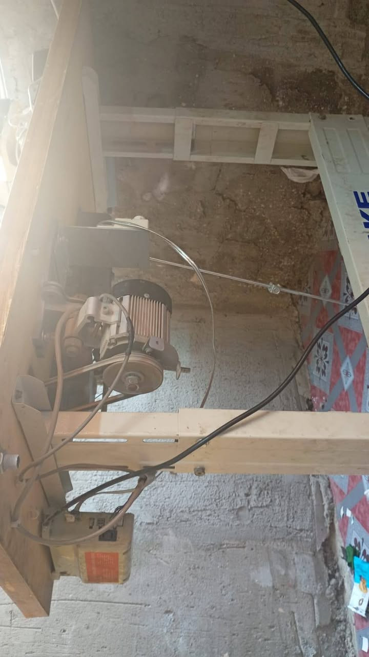 السلام عليكم مكينة البراذر الصناعي ستعمال قليل السعر 300 وياها بارتونات فصالات نسائي عشر موديلات واطفال خمس مديلات والوفر يباني صناعي باب اول سعرها 200 اتصال على هاذا الرقم ***********
