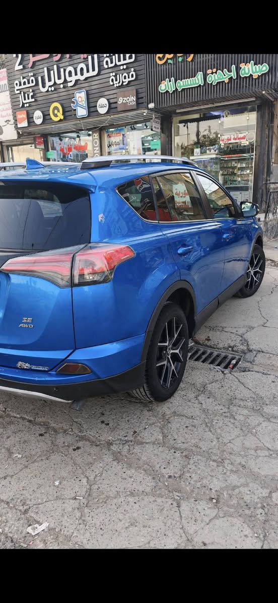 سلام  عليكم السعر ١٤٥ مستعجل ع البيع راف4.رقم اربيل موديل ٢٠١٦.فول se بصمه سلايت كشن جلد كهربا تدفهه صور الحادث موجود سعر  بلمنشور مكاني بغداد.***********
