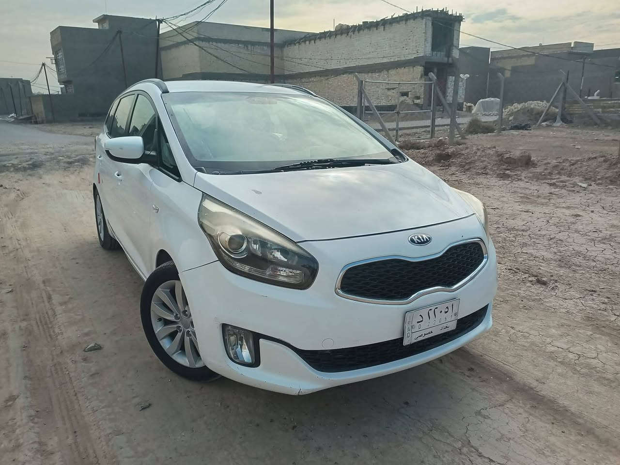 السلام عليكم 
كيا كارنز  Kai carenz 
٧ راكب خليجي رقم بغداد 
موديل ٢٠١٤   لون ابيض
   محرك ٢٠٠٠ دوش 
 شاشة كامرا دوارة.  تحكمات استيرن.  حساسات خلفيه   لايت متحرك  كشنات جلد  ٥ ويل كب   تايرات جدد باتري جديد منضومة تبريد جديدة. صدر جديد    سويج عدد ٢   . نضام ايكو . اسبورت . نورمان . 

سياره ماشيه ١٠٠ الف .قابل للزيادة
سياره مكفوله من الضربه عدى  ٣ شخوط تكحيل فقط وبيه طخه دراجة بالباب عكس السايق بسيطه مرافقه بالصور

.
سعر السياره ١٣٢$
مكانه بغداد علي الصالح. جامع الزغل. مقابل مرور الطوبجي

***********
***********
 بي وتساب
