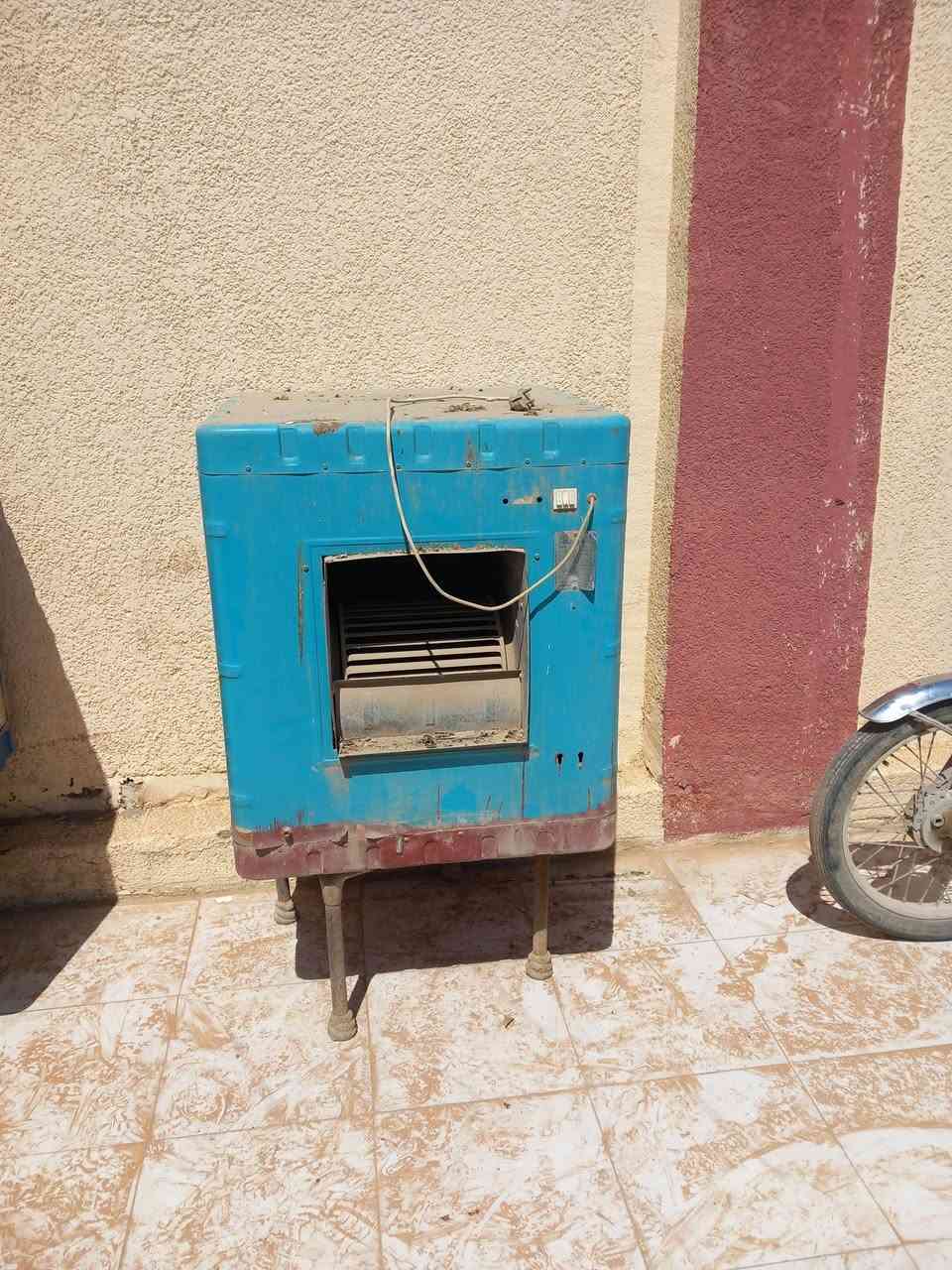 السلام عليكم مبردات ٣ مع قفص مكيف مستعمل للبيع مكان حله حي الزهراء قرب مول بغداد  ***********

