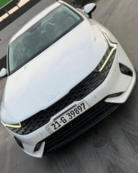 للبيع K5 كي فايف 2023  خليجي  نم ام الضمان رقمها شمالي  بسمي تحويل وكا...