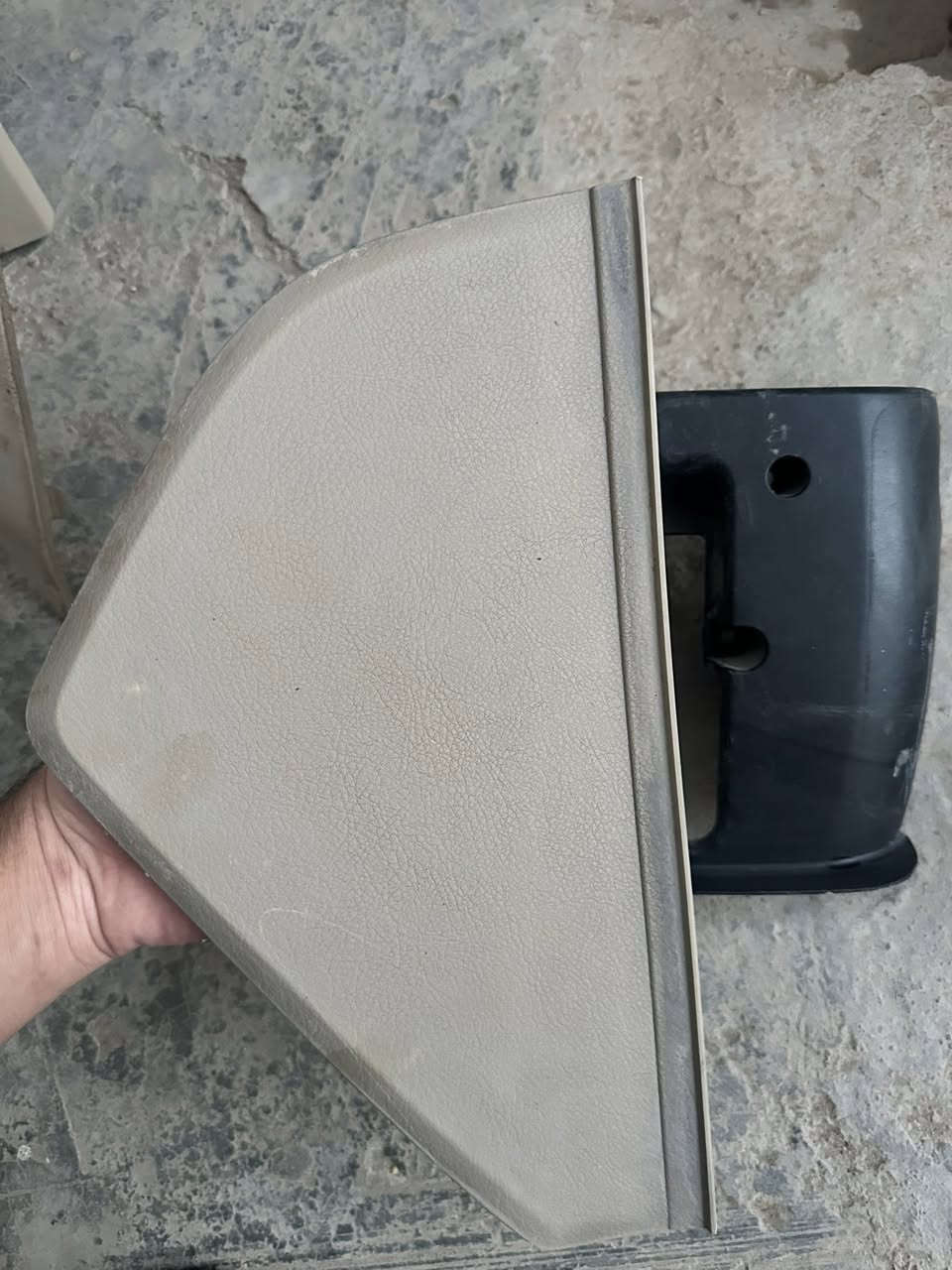 السلام عليكم 
غراض افيو للبيع خليجي 
كيجات 
ساعة
مراية 
***********
*********** واتساب
