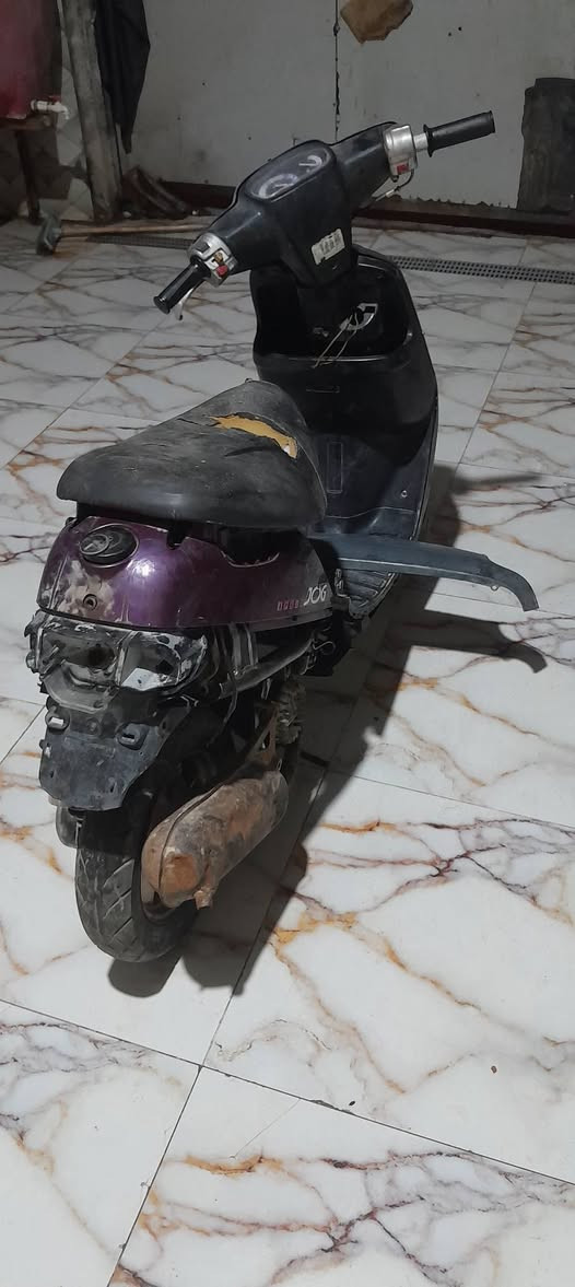 سلام عليكم.دراجه بطه.تشتغل وتطفه مكينه ناعمه تايرات جدد بيها ناريه.ابيع كوم حديد الكرنه.هور السعد.سعر ٦٠.


**إذا كنت صاحب هذا الإعلان وتريد حذفه لأي سبب، رجاءا أرسل رسالة إلى الدعم الفني**