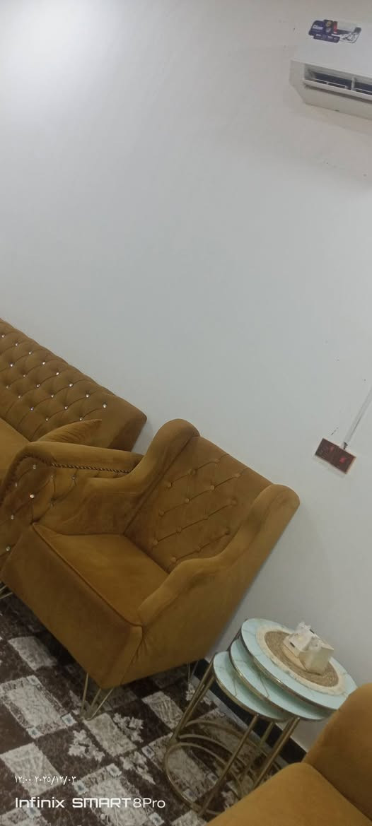 السلام عليكم ورحمه الله وبركاته
بيت للبيع في حي بغداد شارع المكاتب رابع فرع عن الشارع بيت رقم بلديه  مساحه البيت    150متر سنه البناء 2023 يتكون البيت من غرفتين وصاله ومطبخ وحمامين ومنور داخل الحمام واستقبال وكراج يشيل سياره  الصطح ايزكام والبناء بلوك ومكان مميز بضهر شارع المكاتب     (سعر البيت 90 مليون).  رقم الهاتف *********** متواجد واتساب
